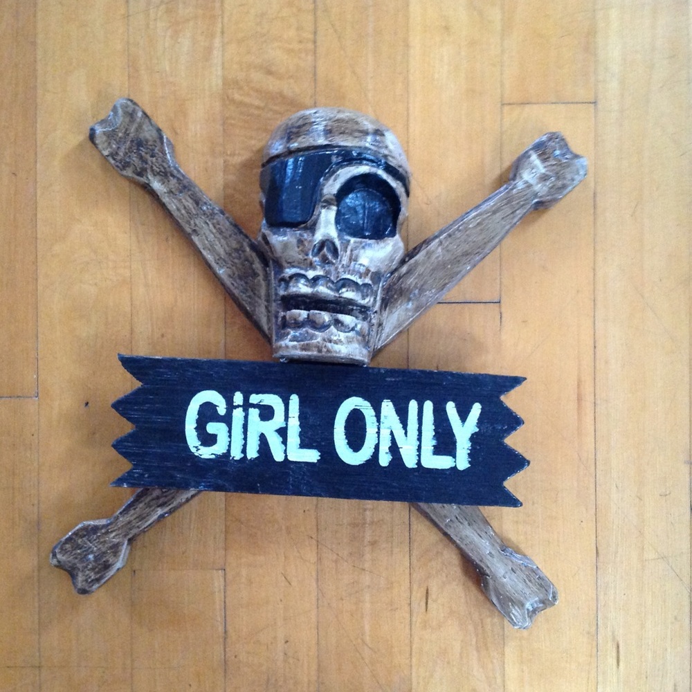 GIRLS Only Skull/Cross Wooden Decoration Wall Art